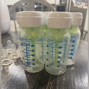 7 Baby Bottle (4oz) & 40 Nipples